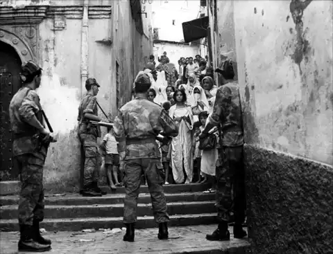 Illustration représentant les assassinats ciblés durant la guerre d'Algérie