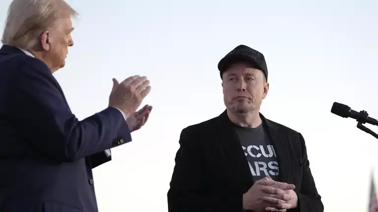 Donald Trump et Elon Musk lors d'une conférence de presse à la Maison-Blanche