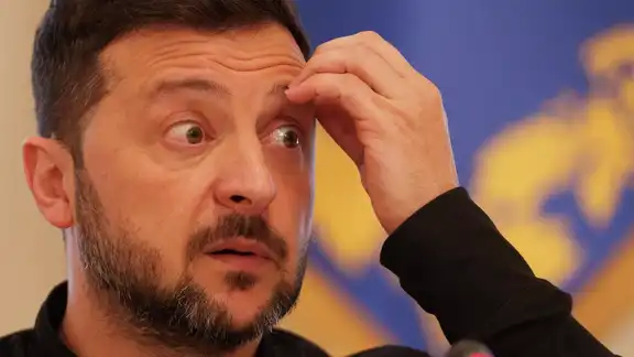 Volodymyr Zelensky préoccupé lors d’une conférence de presse, photo illustrative.