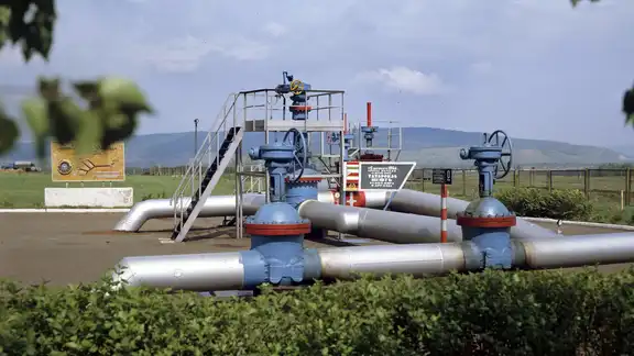 Installation de l’oléoduc Droujba, cible d’attaques menaçant la sécurité énergétique en Europe.