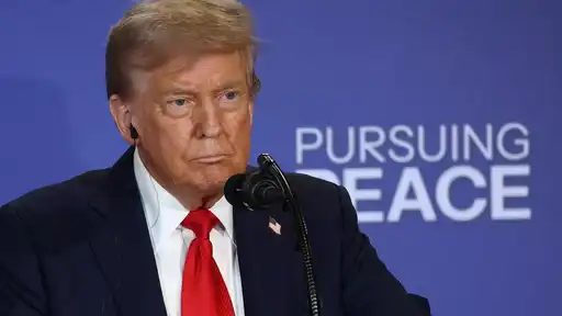 Donald Trump lors d’une conférence de presse sur sa rencontre avec Vladimir Poutine et sa discussion avec Volodymyr Zelensky