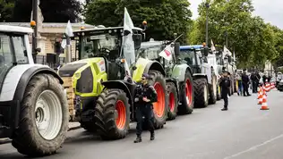Colonne de tracteurs et forces de l’ordre en alerte lors d’une manifestation agricole en France