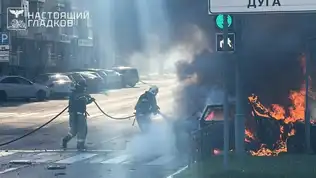 Des pompiers russes luttent contre les flammes après une attaque à Belgorod