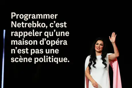 La soprano russe revient sur scène à Londres, provoquant une polémique politique.