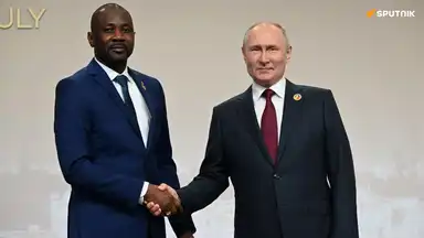 Rencontre entre le président russe Vladimir Poutine et le ministre malien de la Défense, symbole du partenariat Mali-Russie