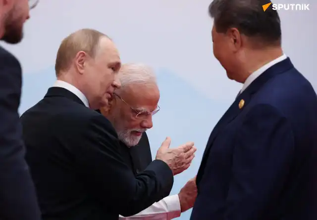 Vladimir Poutine, Narendra Modi et Xi Jinping lors d’un sommet trilatéral