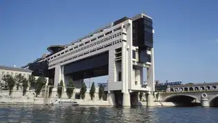 Bâtiment du ministère de l’Économie et des Finances à Bercy, symbole de la politique fiscale française.
