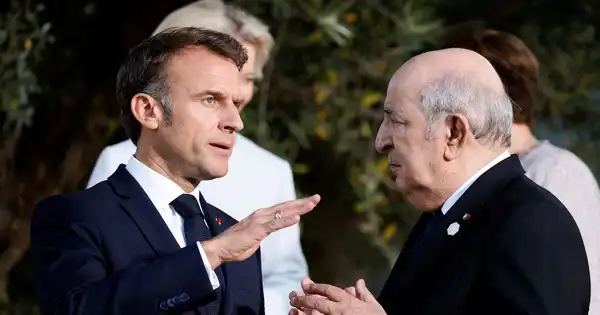 Échange entre dirigeants français et algérien lors d’une rencontre diplomatique.