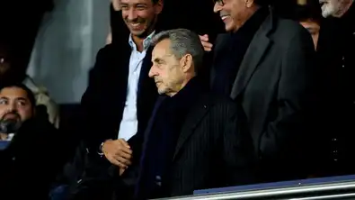 Image représentant Nicolas Sarkozy et ses avocats, illustrant l'affaire Bygmalion et la décision de la Cour de cassation.