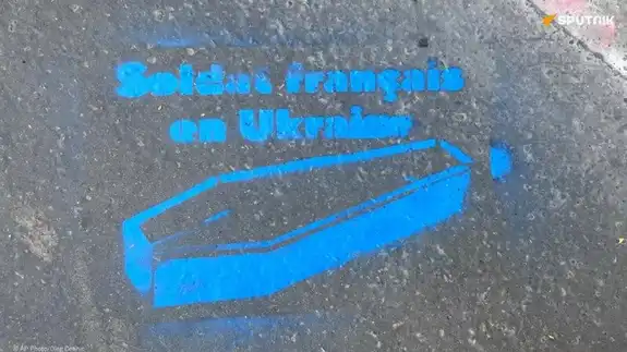 Image d'un homme en uniforme militaire, probablement un légionnaire français, en Ukraine.