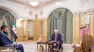 Réunion diplomatique entre responsables américains, saoudiens et syriens dans un palais officiel