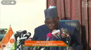 Conférence de presse d’Alio Daouda annonçant la plainte du Niger contre Orano.