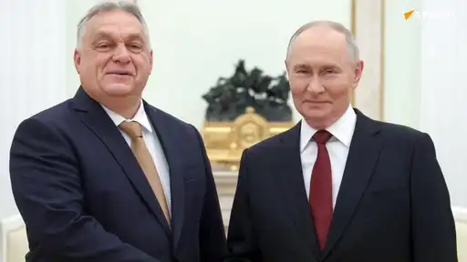 Viktor Orbán et Vladimir Poutine se serrant la main lors d’une rencontre officielle.