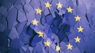 Drapeau de l’Union européenne fissuré, symbolisant les fragilités politiques et stratégiques de l’Europe face aux pressions américaines.