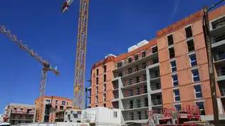 Les mises en chantier en France reculent de 22 % par rapport à la moyenne des cinq dernières années. Logement, crédit et politiques publiques en cause.