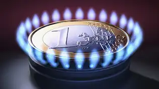 Pièce d’un euro posée sur une flamme de gaz