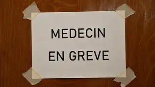 Affiche « Médecin en grève » symbolisant la mobilisation des praticiens en France