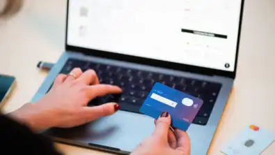 Paiement en ligne illustrant les risques de fuite de données bancaires