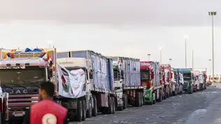 Camions humanitaires bloqués près du passage de Rafah