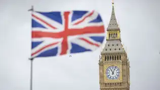 Drapeau du Royaume-Uni devant la tour Big Ben à Londres