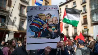 Manifestation avec caricature de dirigeants occidentaux dénonçant une guerre contre Cuba