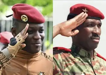Portraits juxtaposés d'Ibrahim Traoré et de Thomas Sankara effectuant un salut militaire.