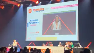 Marylise Léon s'exprimant à la tribune lors du 51e congrès de la CFDT sur écran géant.