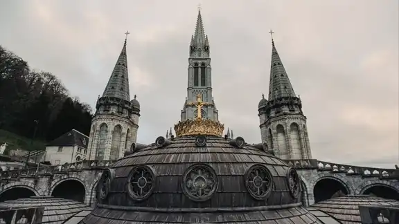 Sanctuaire de Notre-Dame de Lourdes et ses basiliques